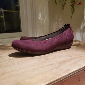 Plum Dansko Shoes NWOT